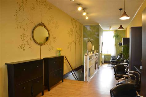 Stepping into the Future: Magic Mirrors Salon Redefines Hair Styling